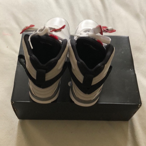 Nike - Picture 3 of 5